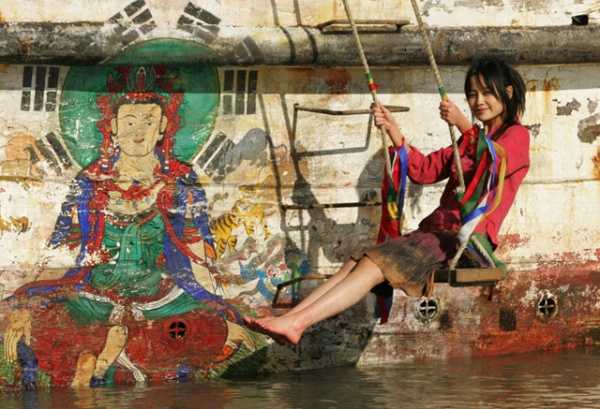 谁可以推荐一些描写人性扭曲,阴暗,绝望,压抑,疯狂的文学作品?