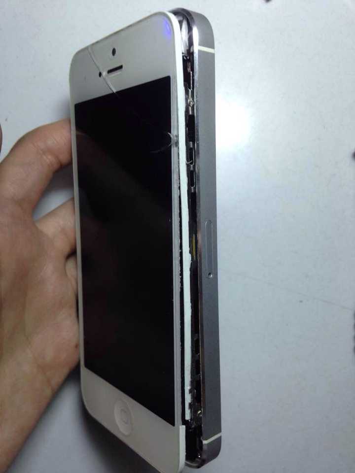 年初一次清灰时,估计老化了,直接这样了