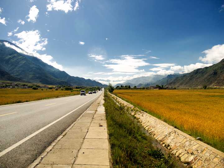 走在川藏线,滇藏线,青藏线,新藏线上分别是什么样的感受?