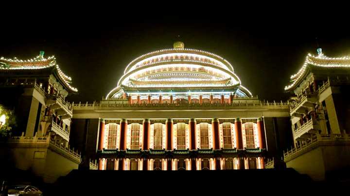 人民大会堂 晚上看着很帅啊,和天坛很像.