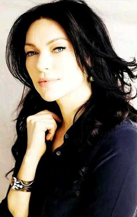 怎能没有《orange is the new black》(女子监狱)里的alex vause!