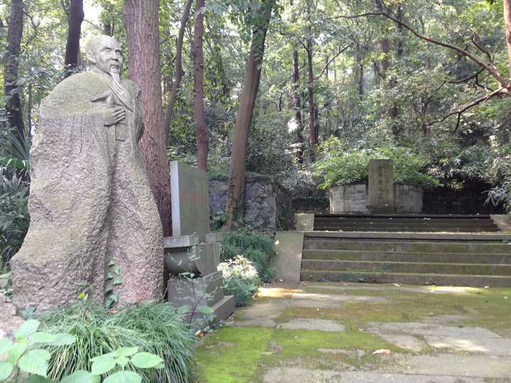 清楚),杨公堤上有盖叫天和赵之谦墓,潘天寿墓在玉皇前山(这个没去过)