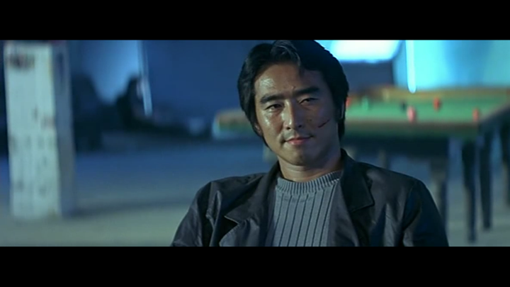 我猜你的注意力可能都在吕颂贤的半裸上.