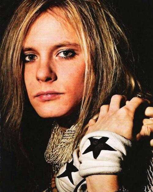 negative乐队的主唱,超级帅