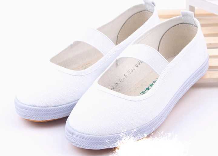 日本高中真的要进门换室内鞋,体育课集体更衣,定期还有合宿吗?