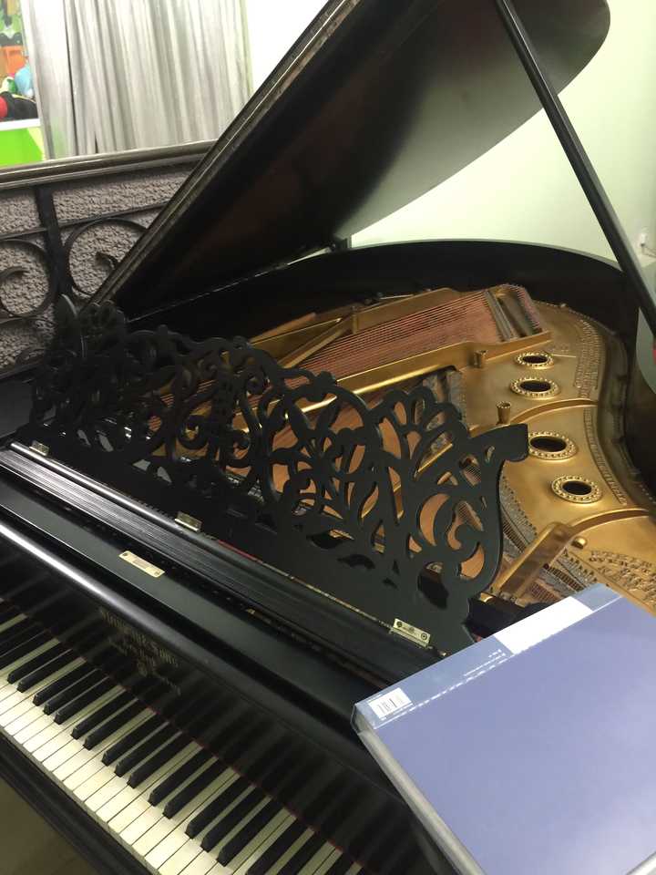 我的体验是,很挤 1/steinway a 六尺 2/yamaha c3六尺 3/mason&hamlin