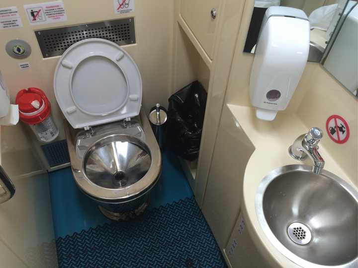 四张均为毛子的双层软卧车,主要行驶于莫斯科圣彼得堡间以及莫斯科