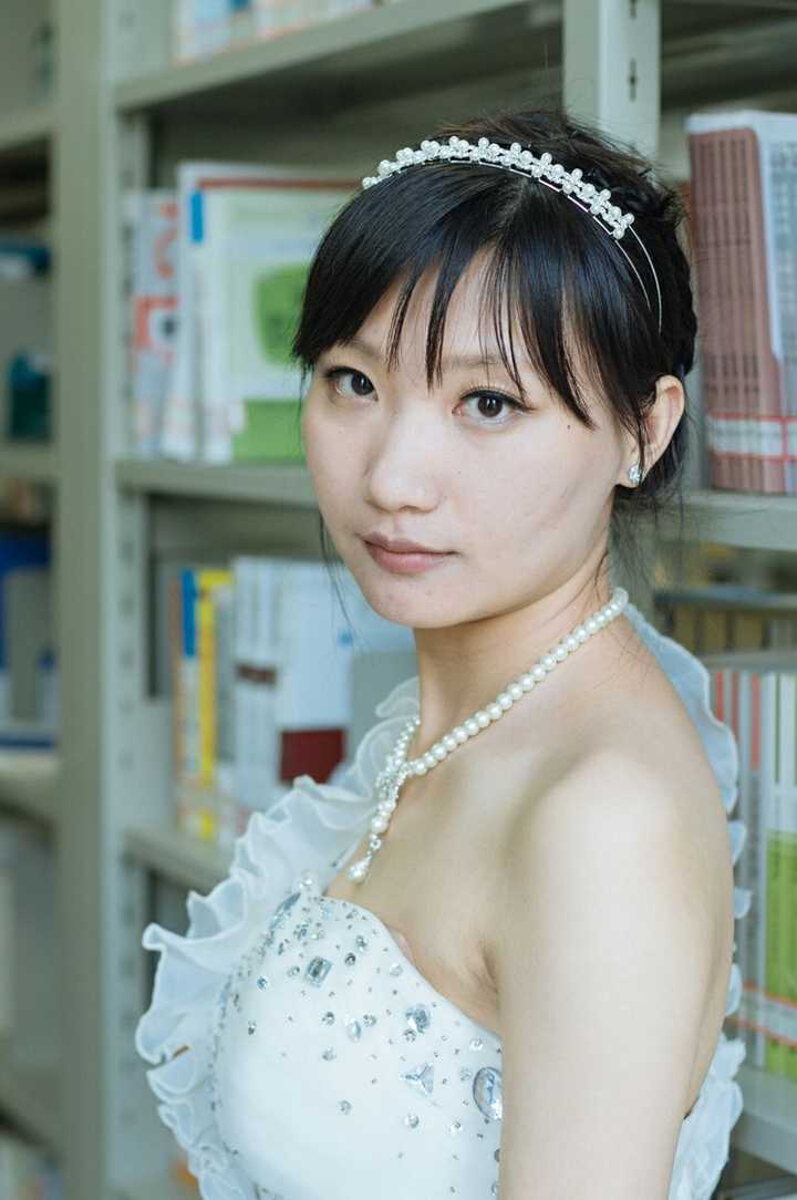 女生自拍修图前和修图后会有多大差别?