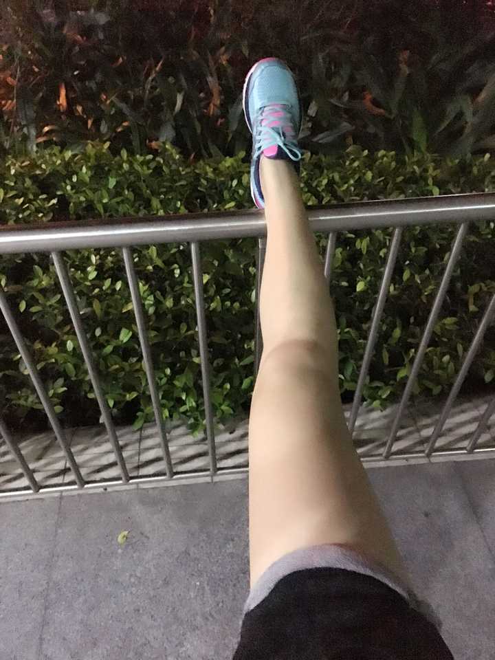还有不要跑太快,落地时膝盖承受的压力是体重的三倍多.