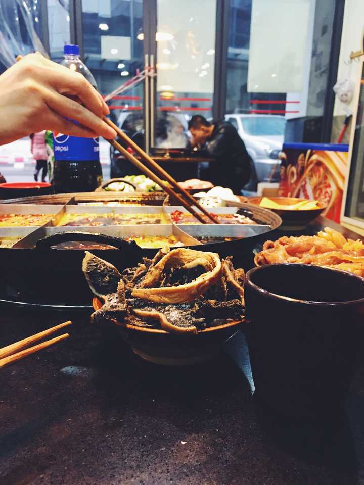 一个人吃火锅是一种什么样的体验?