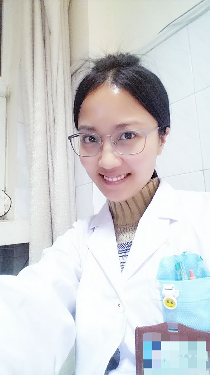 年轻女医生怎么才能不被当成护士?