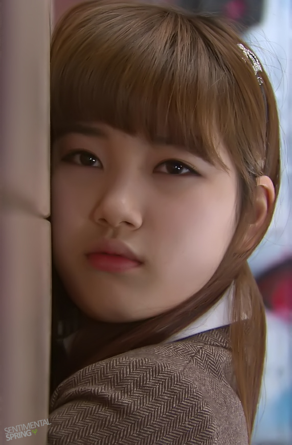 小婴儿也是肉嘟嘟,脸部骨头不明显