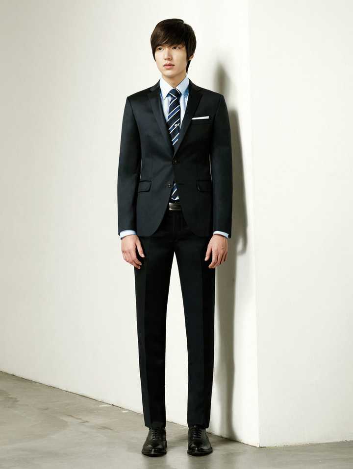 同样,这句话存在一个反对意义,难道就没有男人穿西装不帅,或者