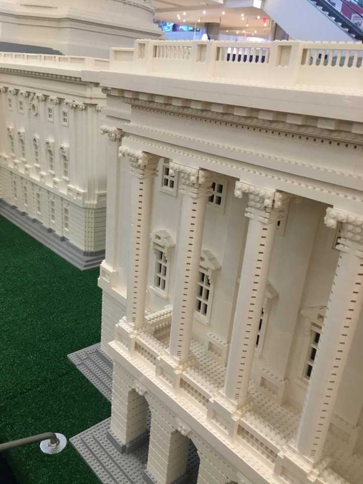 嗯,在米国商场看到的用乐高拼的白宫