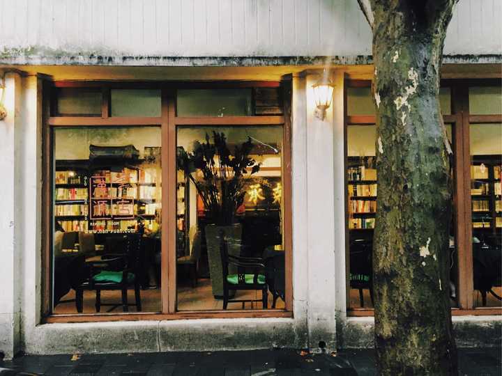 汉源书店 千彩书坊