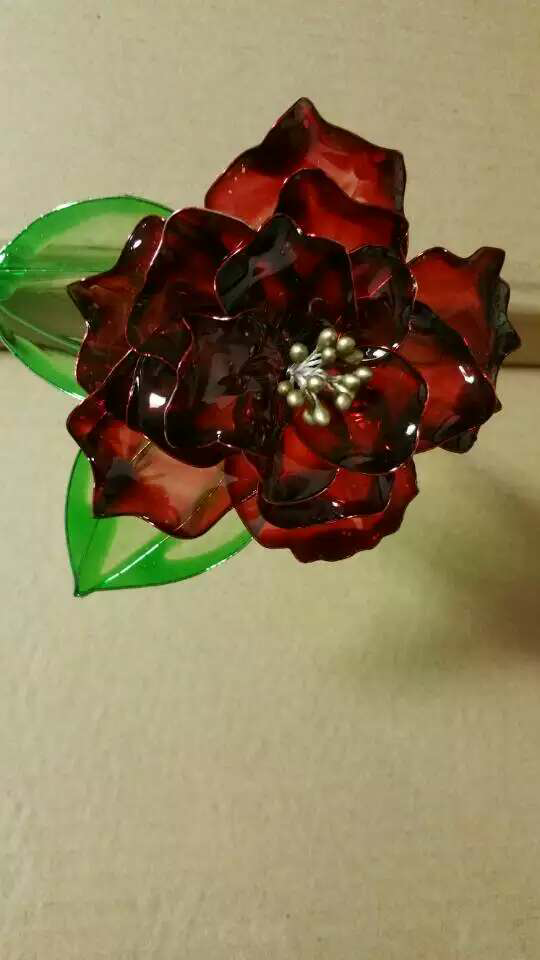 用造花液做的水晶花,只做过一两次,感觉味道很大,怕中毒,不敢常做.