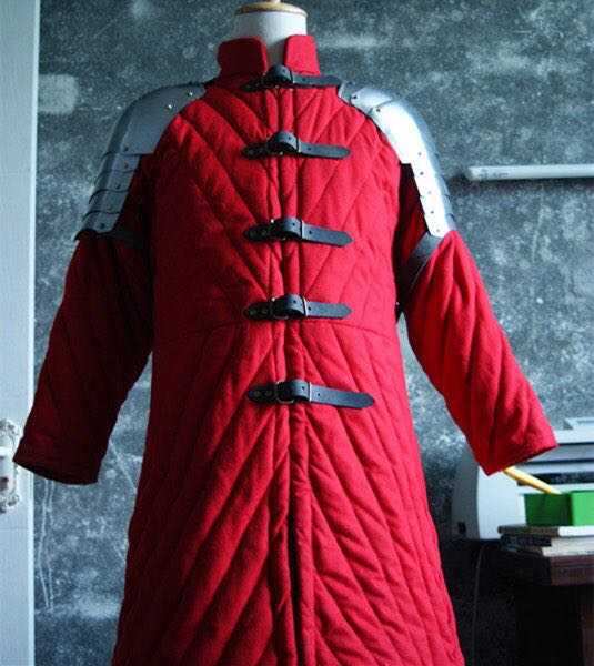 棉甲,锁甲,哥特甲,米兰甲……这里都有进了这家店,身为甲