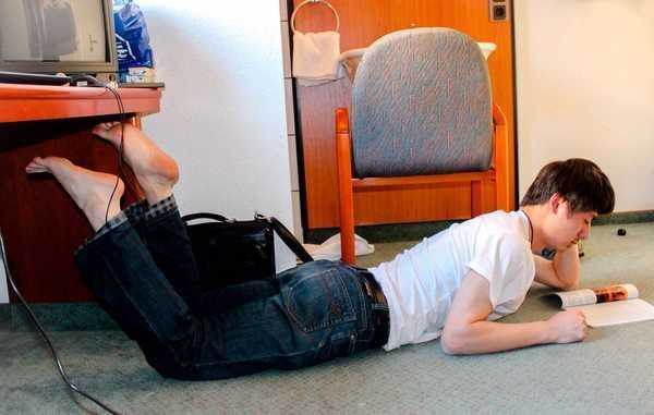 人要绑起来,一直不停地被挠痒痒会怎样?真的会狂笑窒息而死吗?