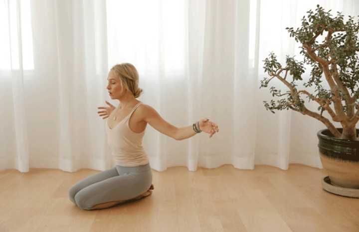 怎样纠正成年人驼背,耸肩的体态?