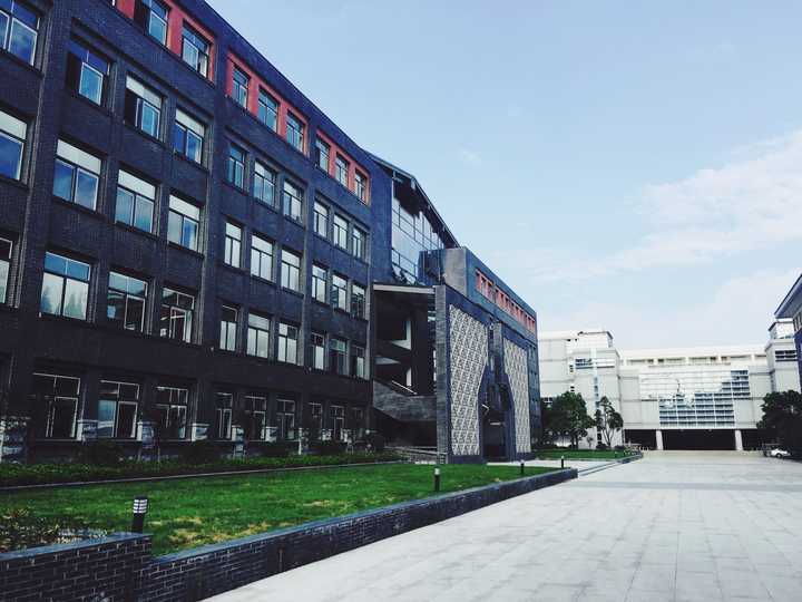 江苏省扬州中学是一所怎样的学校？