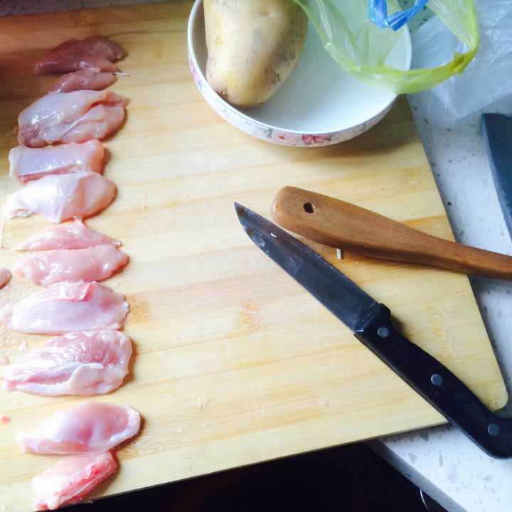 我切鸡腿肉是这样切的