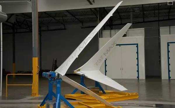 为什么有的民航客机机翼是平展的,有的两头却有翘起?