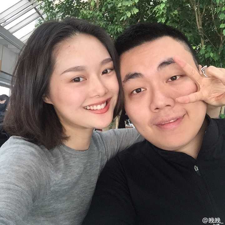 是可以跟大家讲讲晚晚的故事的，非黑非粉，喜欢晚晚的身材的小市民一枚