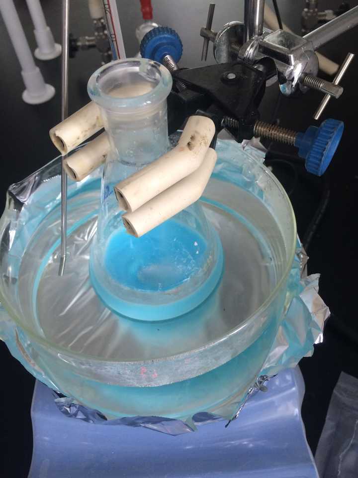 据说贵于黄金啊. 再来补一张做超导体的实验