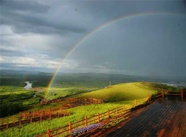 求推荐下八月去呼伦贝尔的旅游路线 五天左右