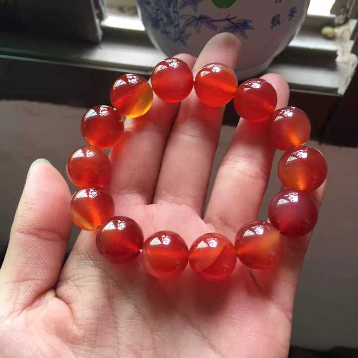 玉髓玛瑙染色是正常现象属于优化不属于处理.