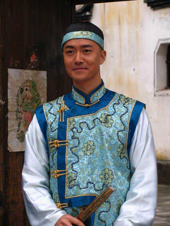 黄马褂只能男性穿吗,没有女款吗,或者说有「黄马裙」之类的东西存在吗