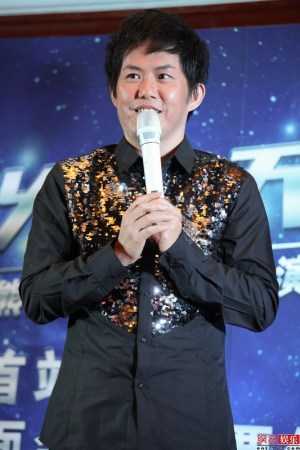 以歌手熊天平举例来说,他瘦的时候是这样的. - 如何判断一个胖子