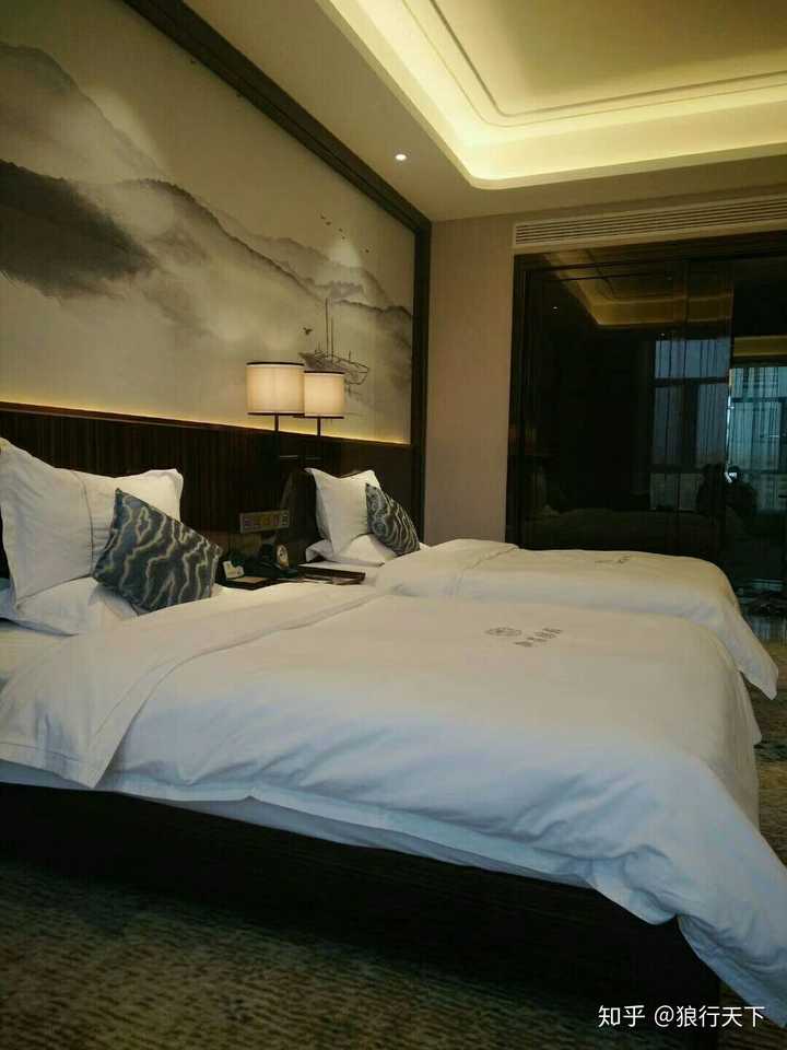 为什么都喜欢在酒店里自拍?