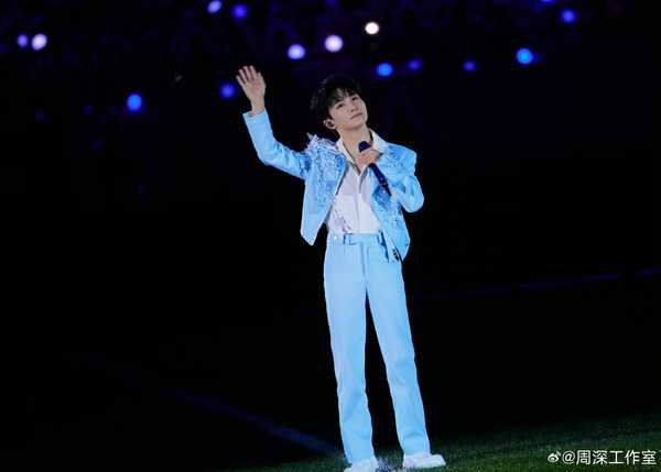 如何看待周深为“苏超”演唱主题曲《热烈盛开》并出席开幕式？这是体育赛事“流量化”的必然选择吗？