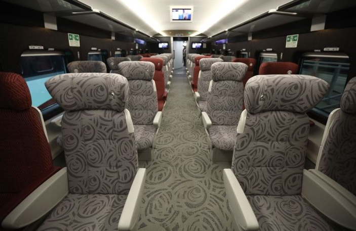 乘坐香港段高铁是怎样一种体验?