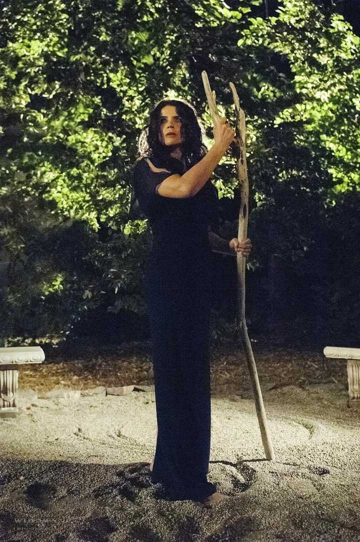 东区女巫第一季