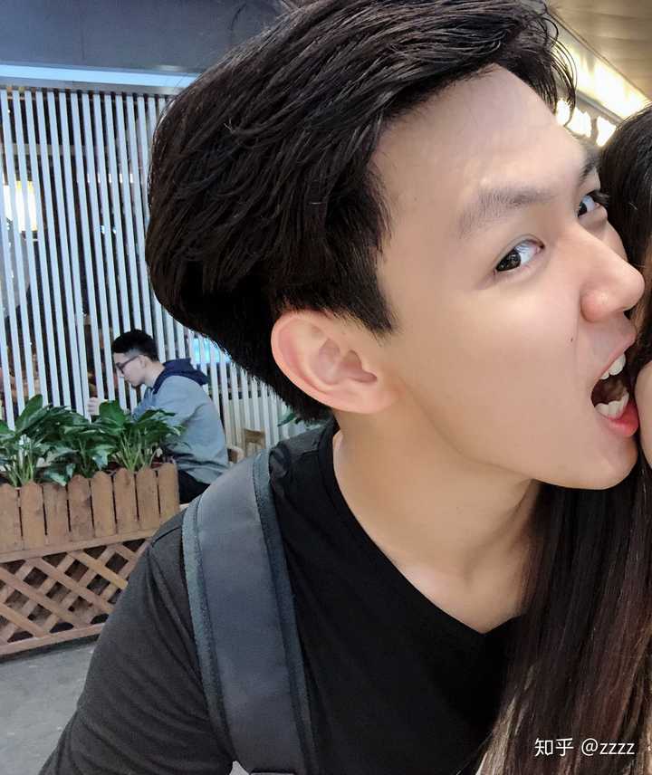 以下是原回答 多加了几张照片 一排男生中唯一一个让人目不