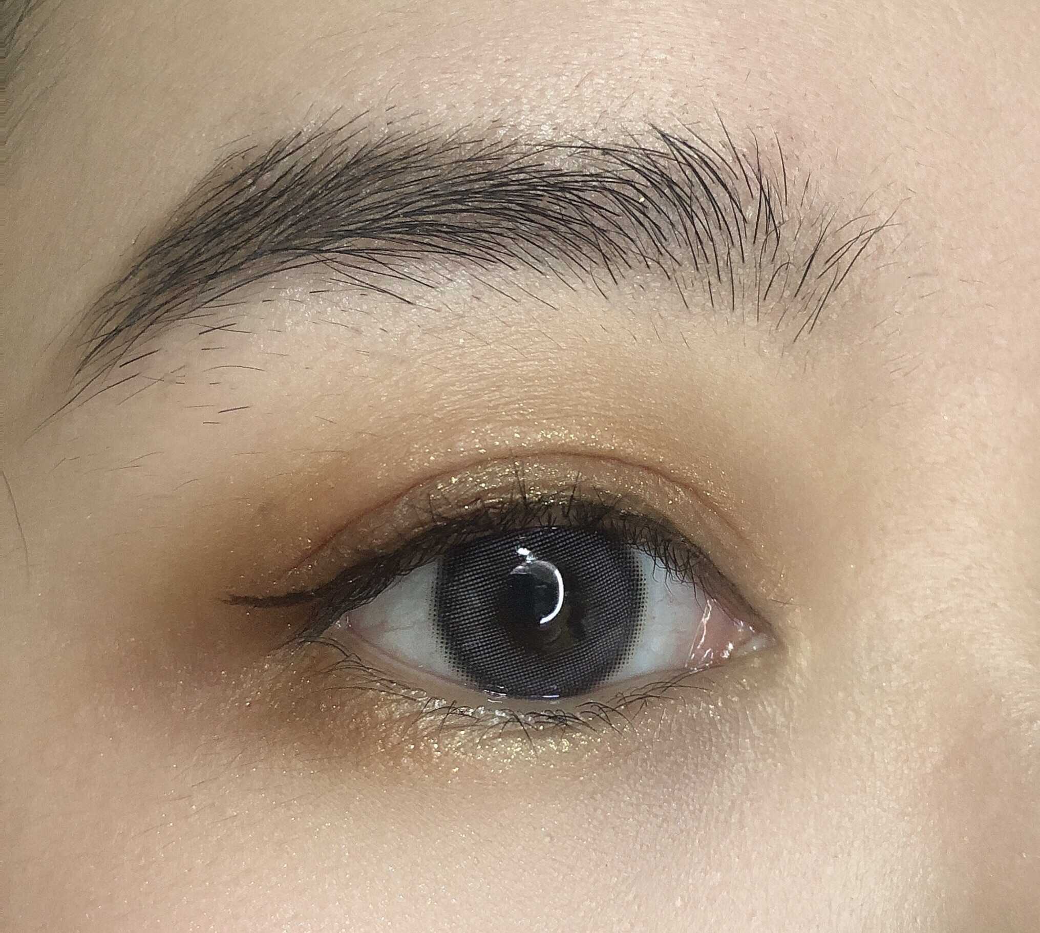 特别是对于本身眼睛很小的妹子来说,割双眼皮会对相貌影响巨大!