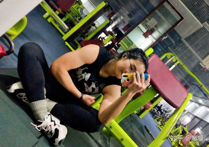 172cm 120斤的女生算胖吗?