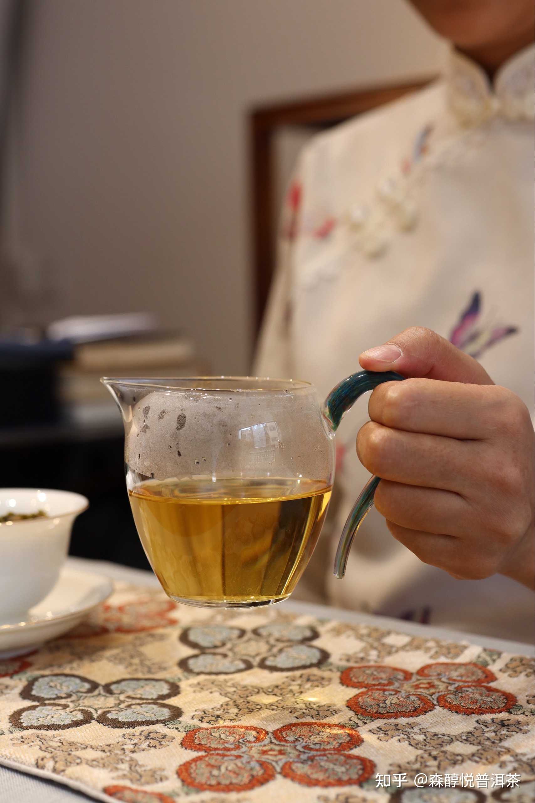 森醇悦普洱茶 的想法: 一年四季,茶香四溢 一个人时,在一杯茶
