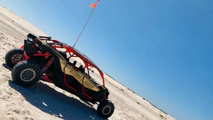 最新奇,刺激沙漠玩意莫过于沙漠四驱车和滑沙.