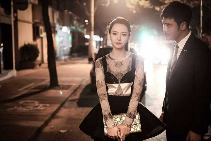 张晓晗的小说《女王乔安》的女主角乔安.