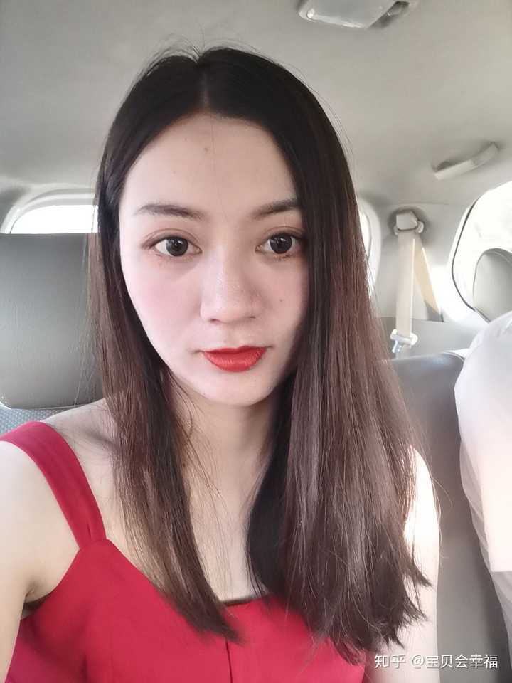 哈哈哈没办法手机里全是自拍,我太自恋了,实际上我颧骨高鼻子大,但是