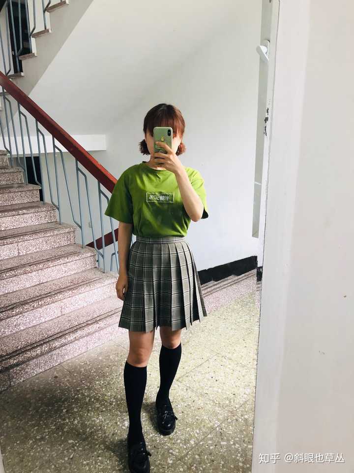 腿粗的女生可以穿jk制服嘛?