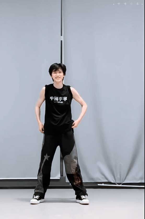 你爹啥性别他就是啥性别! (肌肉看不到?) (高挺鼻梁看不到?) (这下颚