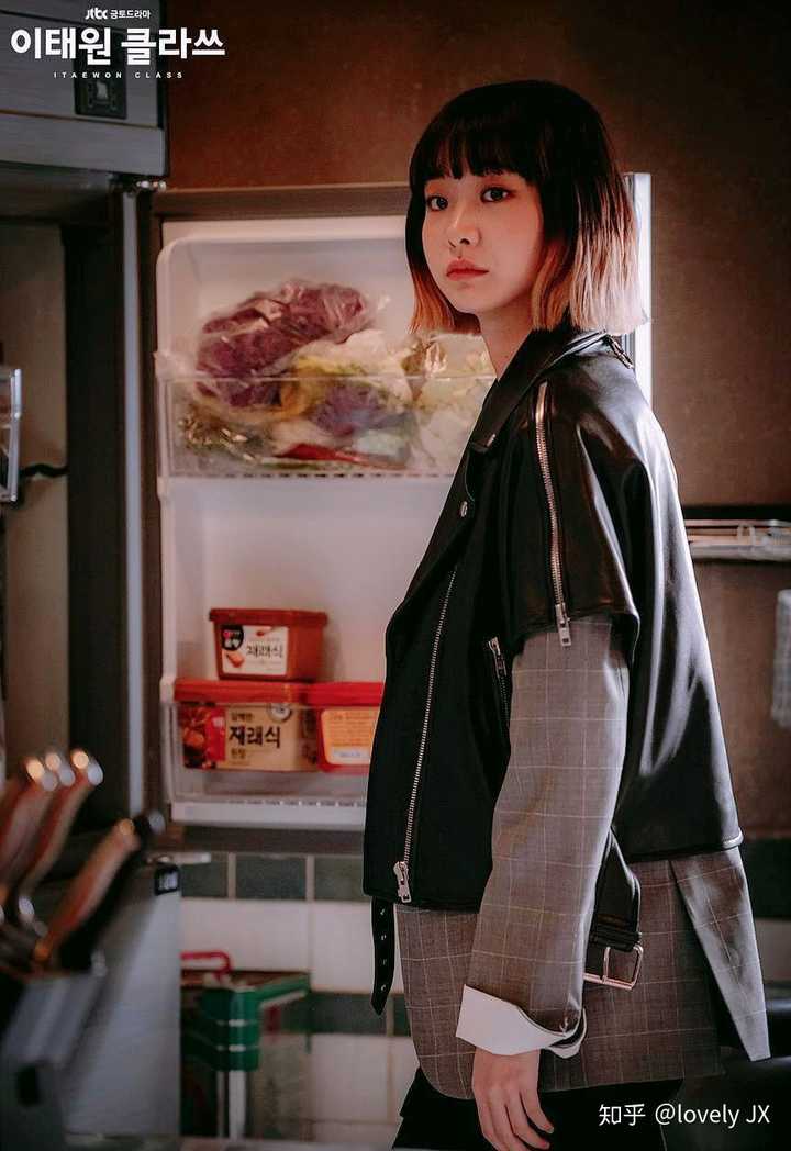 下面韩剧: 《梨泰院class》!看这不为世俗眼光的发型and发色!