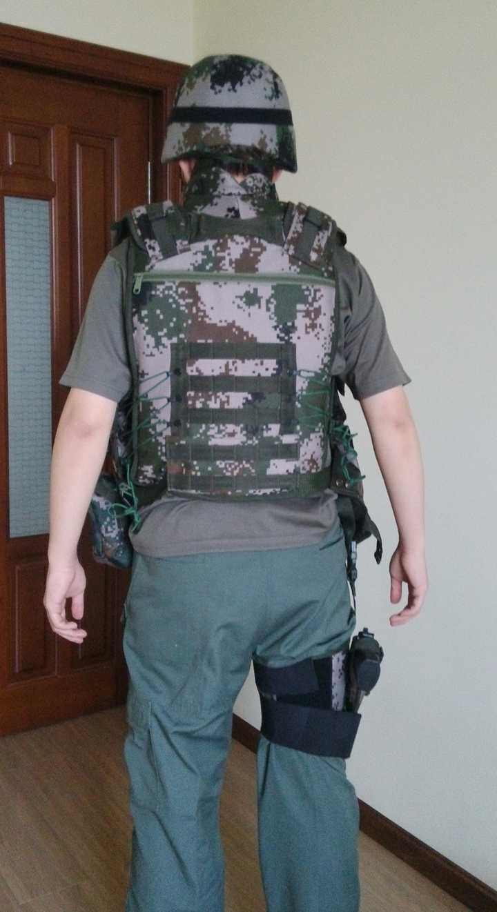06特种兵防弹衣和06携是一套系统的,系统内包含携防一体的防弹衣本体