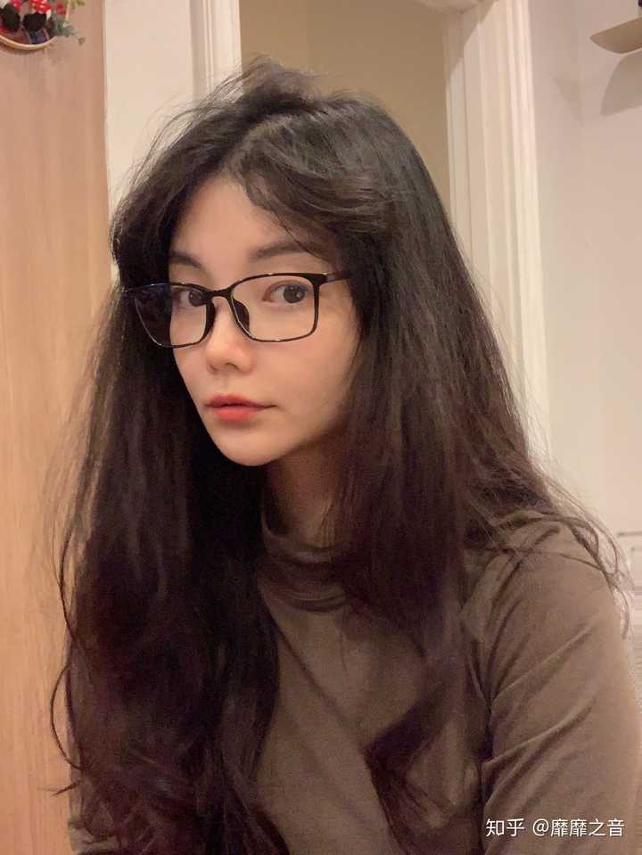 前额头发稀少,秃子的法宝,除了烫刘海还可以