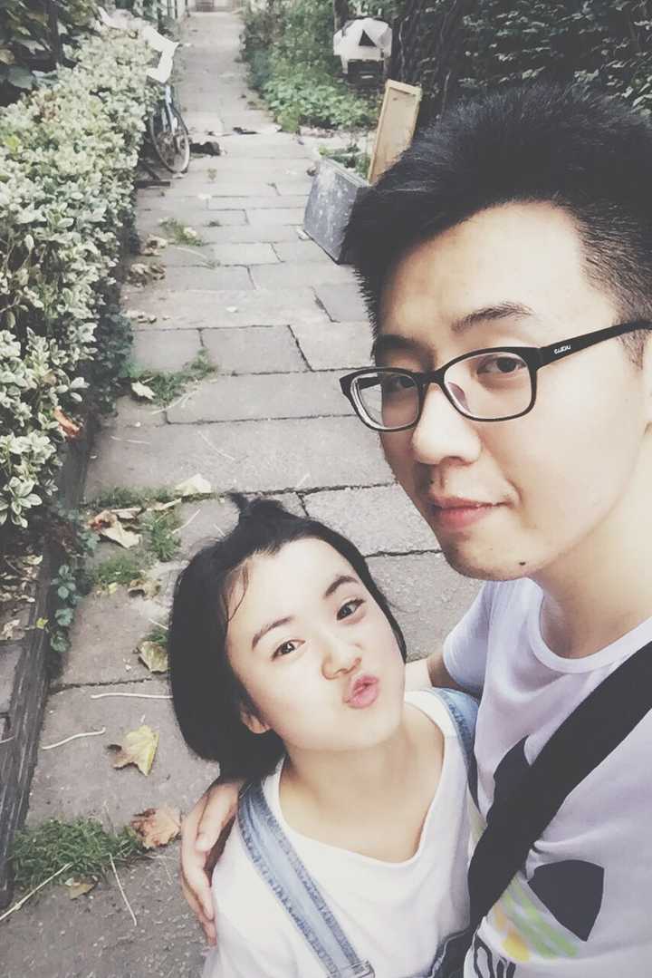 一米五几的女生和一米八几的男生谈恋爱是什么感觉?