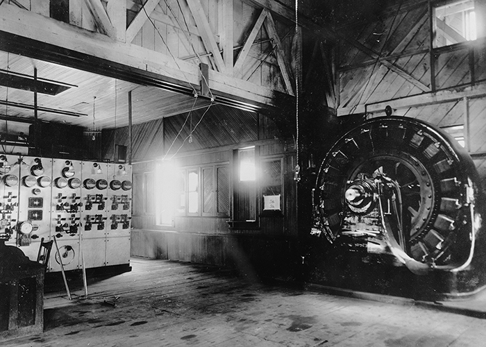 世界上第一个工业交流系统用于艾姆斯水力发电厂,拍摄于1891年